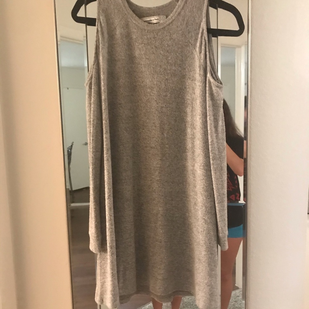 Abercrombie and Fitch XS cold shoulder dress